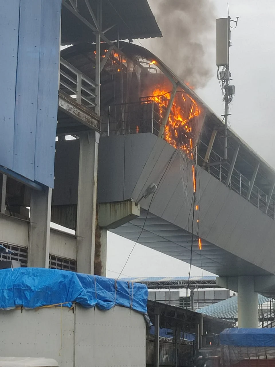 Watch: Fire breaks out on Mira Road skywalk, no casualties reported