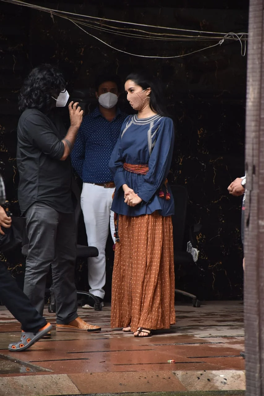 Mumbai: Deepika Padukone, Ranbir Kapoor and other Bollywood celebs spotted in the city; see pics