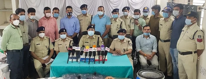 Madhya Pradesh: Spurious liquor in branded bottles!