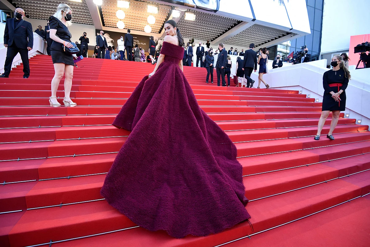 Cannes 2021: From burgundy ball gown to sheer black dress, ‘2.0’ fame Amy Jackson’s fashionable moments