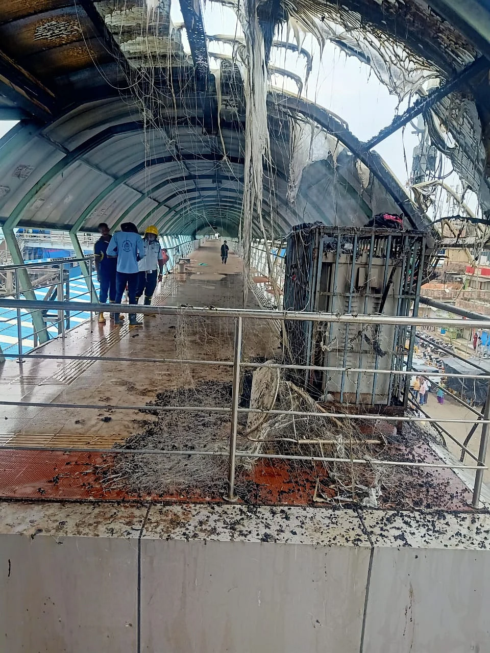 Watch: Fire breaks out on Mira Road skywalk, no casualties reported