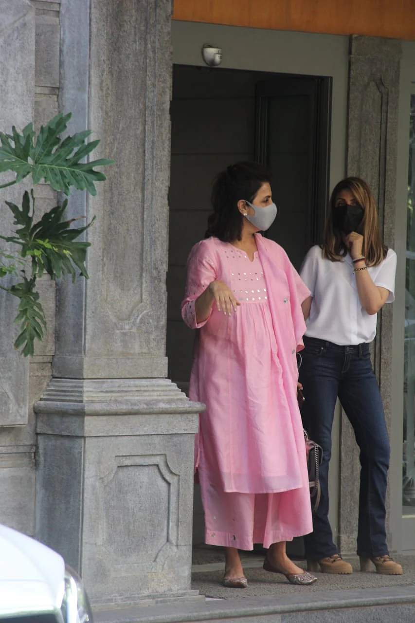 In Pics: Kareena, Karisma, Neetu Kapoor and others arrive at Randhir Kapoor’s Mumbai residence