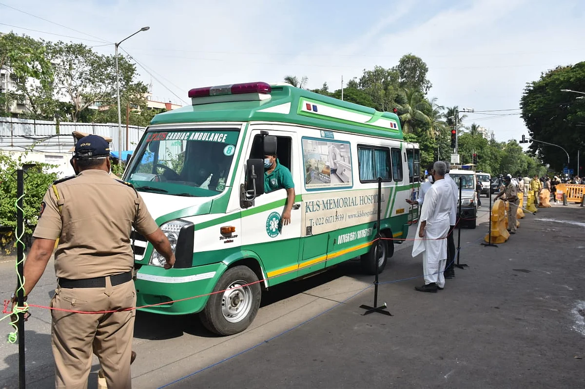 Dilip Kumar funeral: Wrapped in Indian tricolour, legendary actor's mortal remains reach Juhu Qabrastan