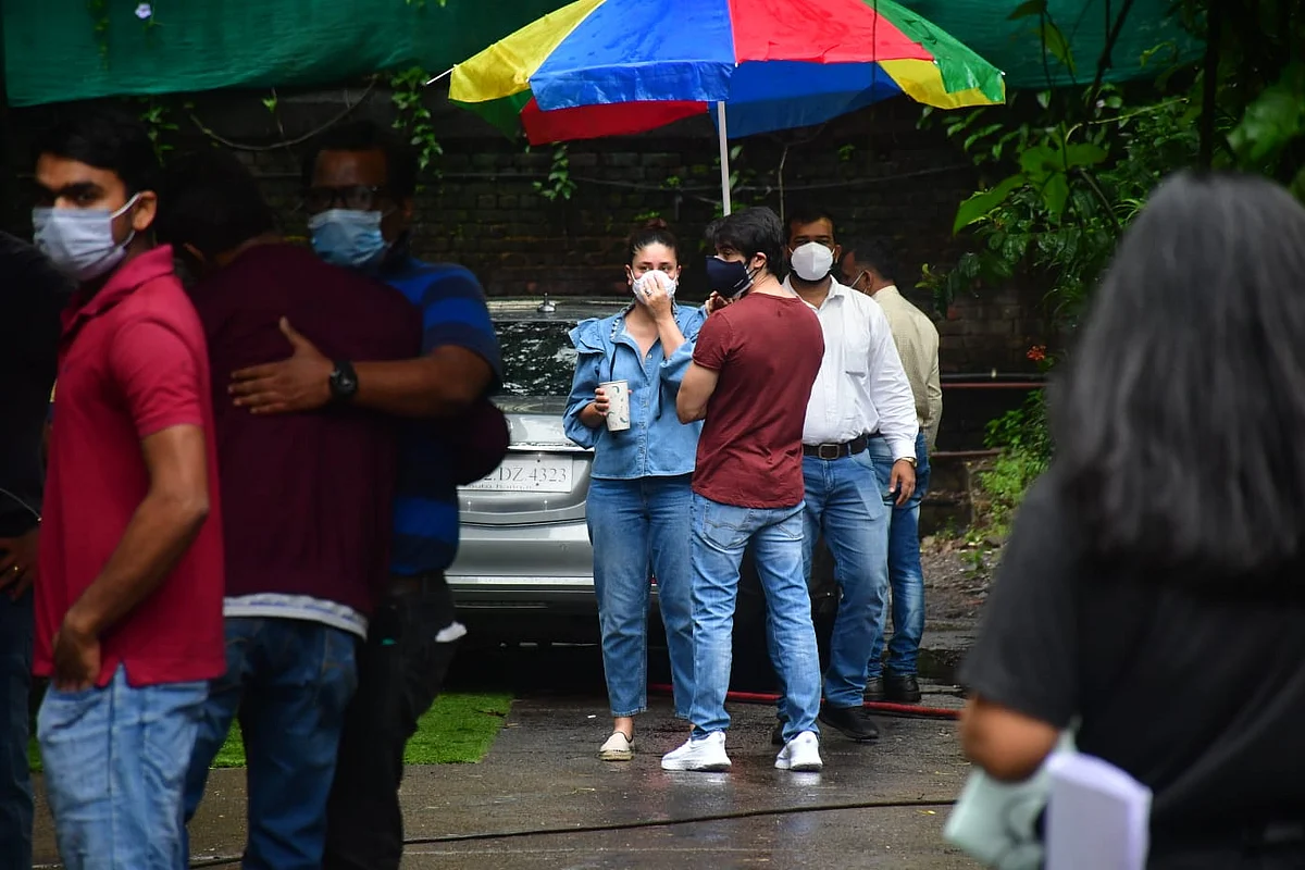 In Pics: Kareena Kapoor, Anil Kapoor, Rhea Chakraborty and other celebrities spotted in Mumbai