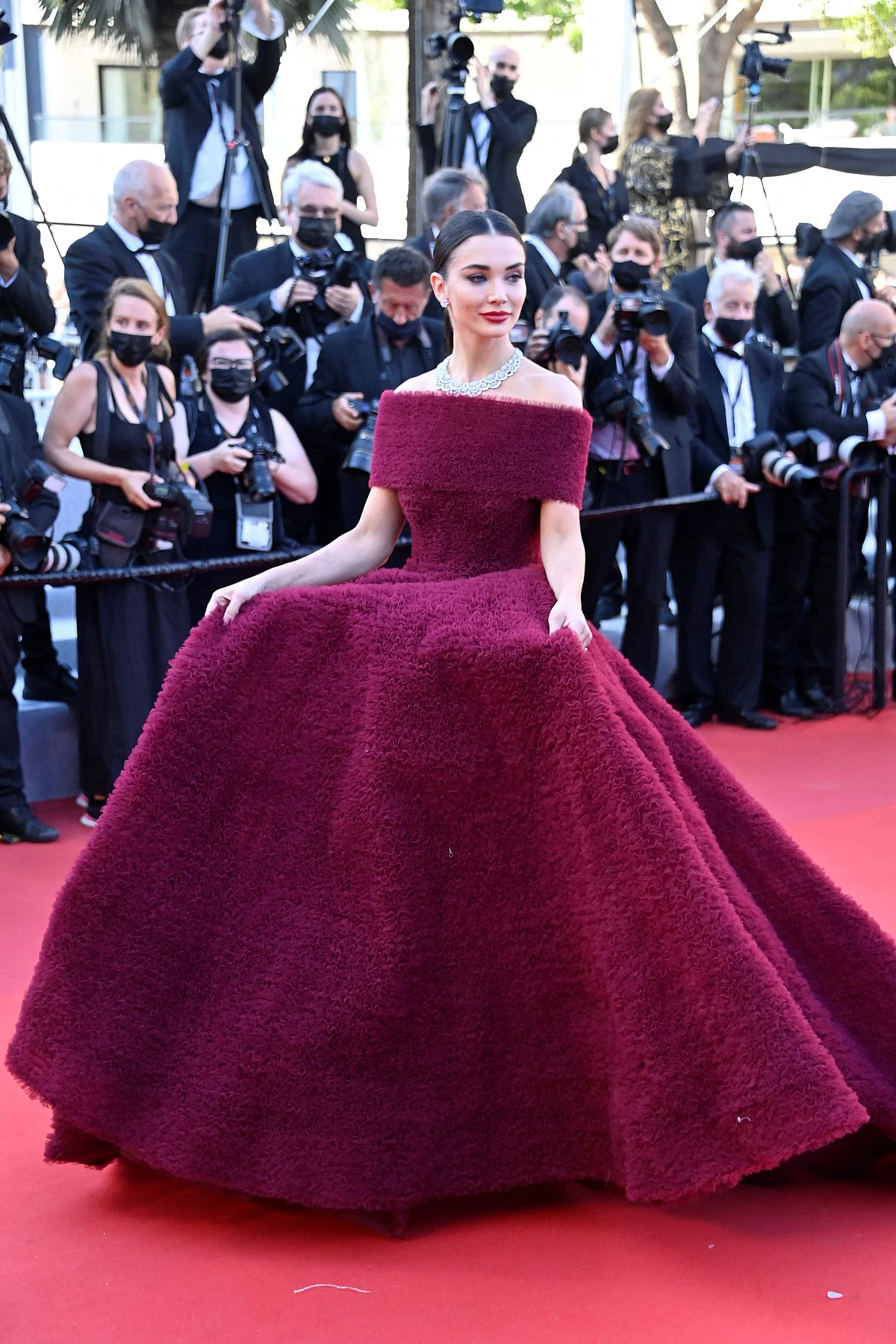Cannes 2021: From burgundy ball gown to sheer black dress, ‘2.0’ fame Amy Jackson’s fashionable moments