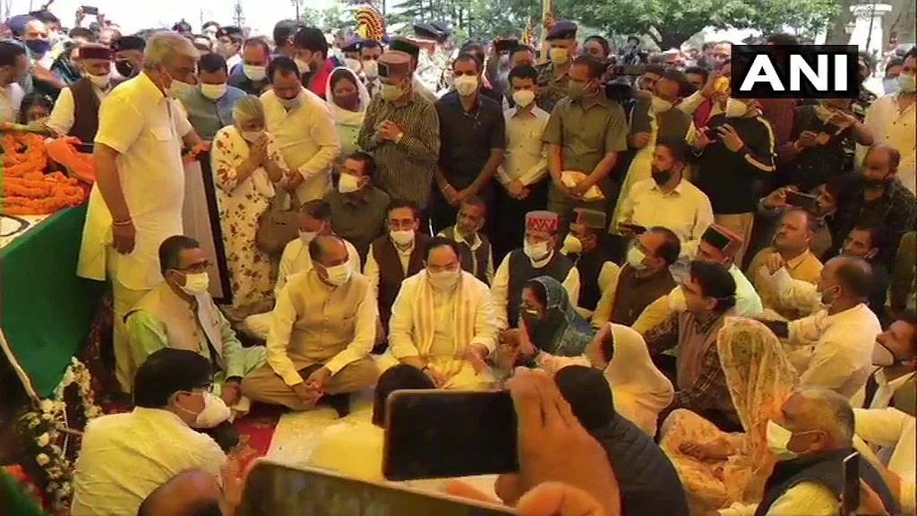Himachal Pradesh CM Jairam Thakur & BJP national president JP Nadda meet family of former CM Virbhadra Singh.