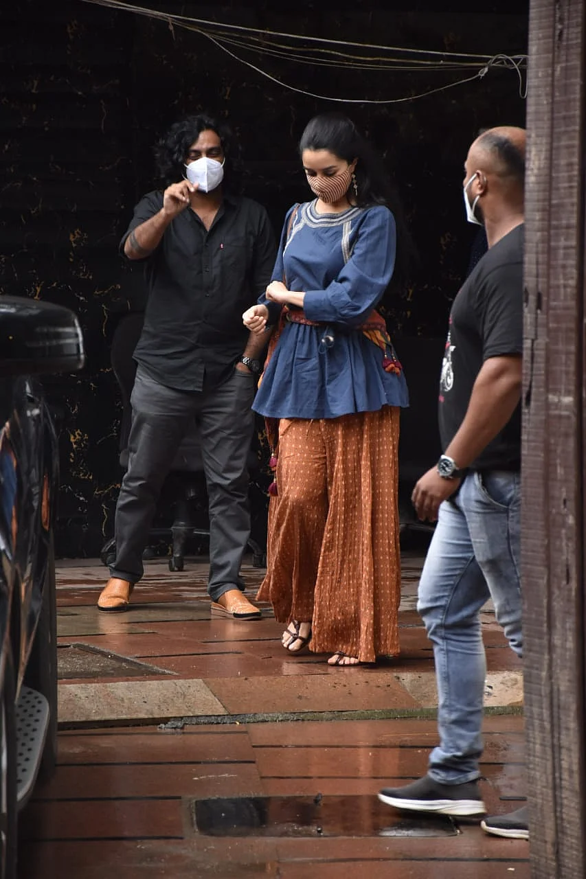 Mumbai: Deepika Padukone, Ranbir Kapoor and other Bollywood celebs spotted in the city; see pics