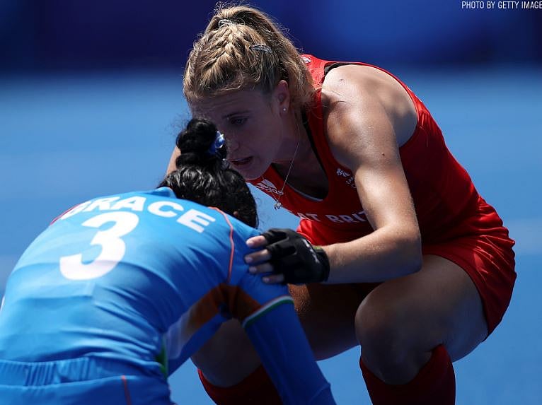 Indian eves miss out on a medal but win hearts