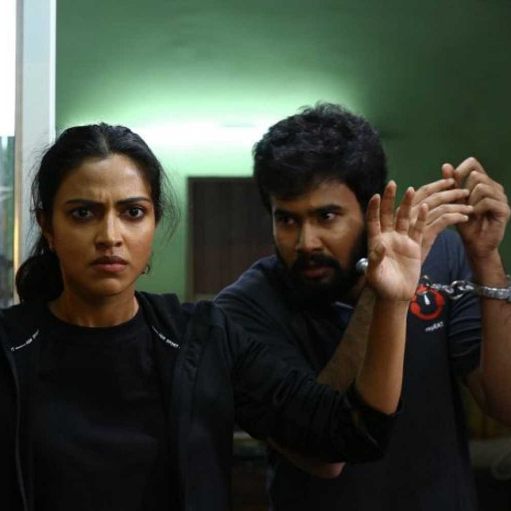 Kudi Yedamaithe Review: An entertaining time-loop thriller 