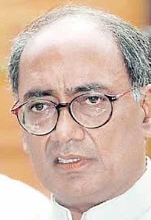 Digvijay’s lone voice: No need to name PM