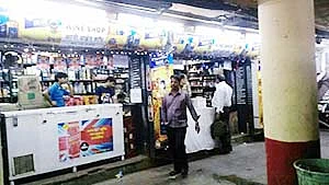 Cops ignore harassment by lager louts in subway at Churchgate