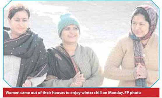 Fog engulfs city, people feel the pinch