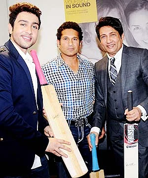 Adhyayan gets autographed bat from Sachin Tendulkar