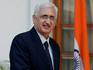 Khurshid mocks SC, EC; comes under fire