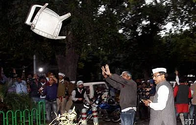 BJP complains, poll panel serves notice to AAP