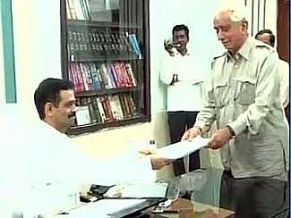 Jaswant takes on Rajnath and Raje but spares Modi