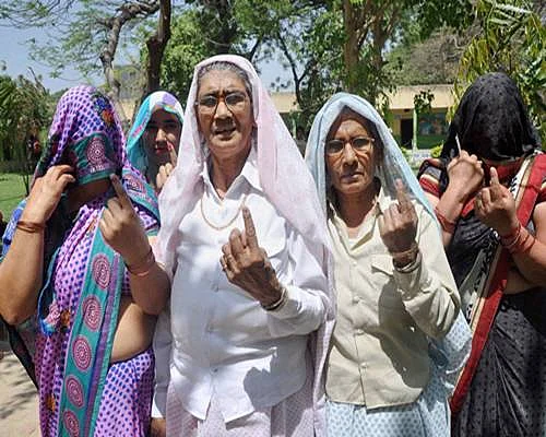 P: 39.76 pc voting till 2 PM, poll boycott at few seats