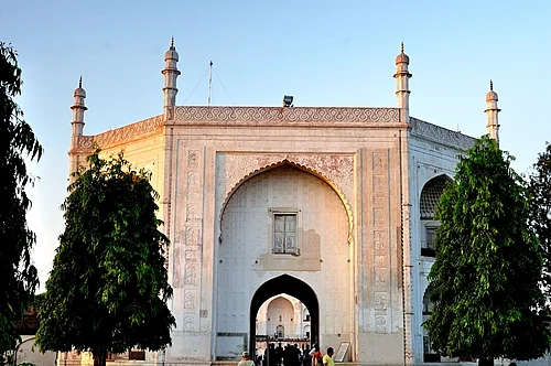 Bibi ka Maqbara: A Teardrop at the heart of Deccan