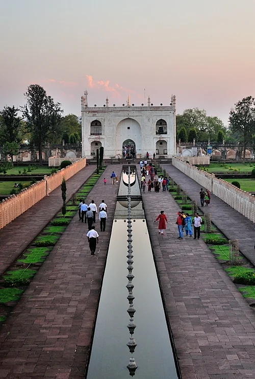 Bibi ka Maqbara: A Teardrop at the heart of Deccan