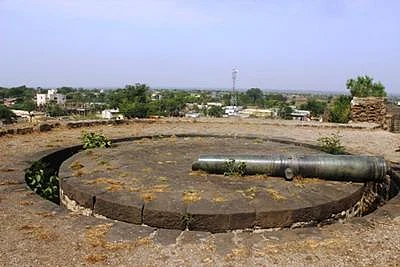 Paranda Fort: Neglected military architecture