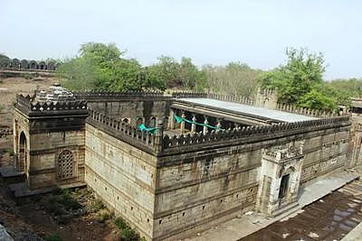 Paranda Fort: Neglected military architecture