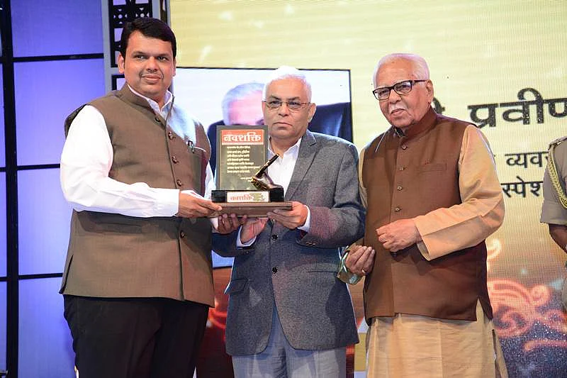 12 stars shine brighter at ‘Navshakti Sanman Sandhya’