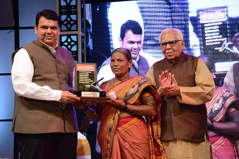 12 stars shine brighter at ‘Navshakti Sanman Sandhya’
