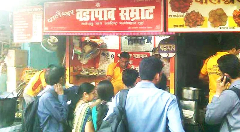 Samrat vada pav<br />Picture credits: couponraja.com