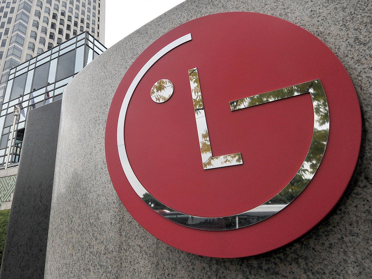 LG replaces CEO, top executives after losses