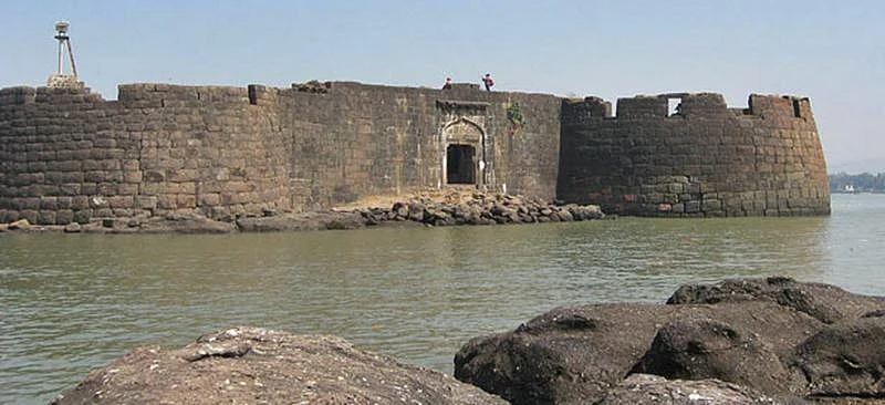 Kolaba Fort<br />Picture credits: www.journeymart.com