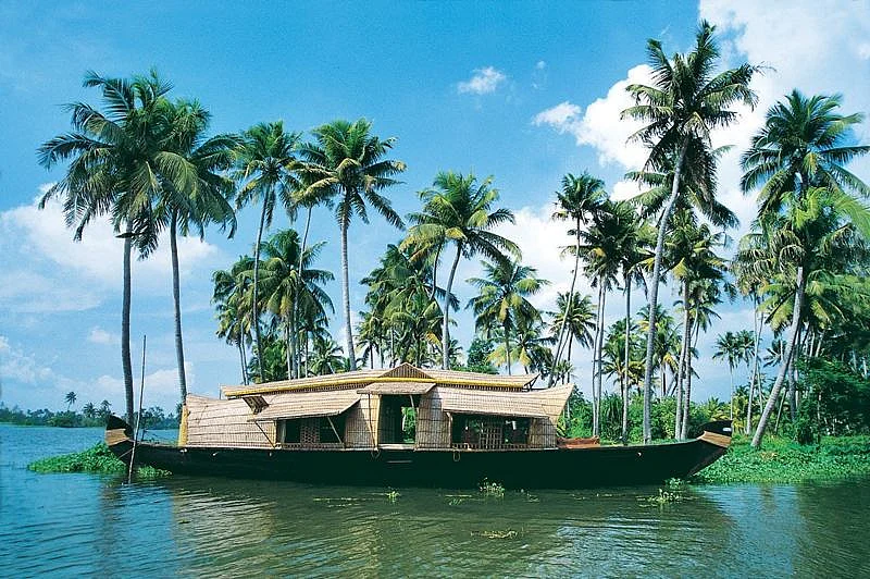 Backwaters of Kerala<br />Picture credits: www.letuspublish.com