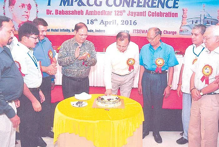 Conference of I-T ST/SC Employees Union held
