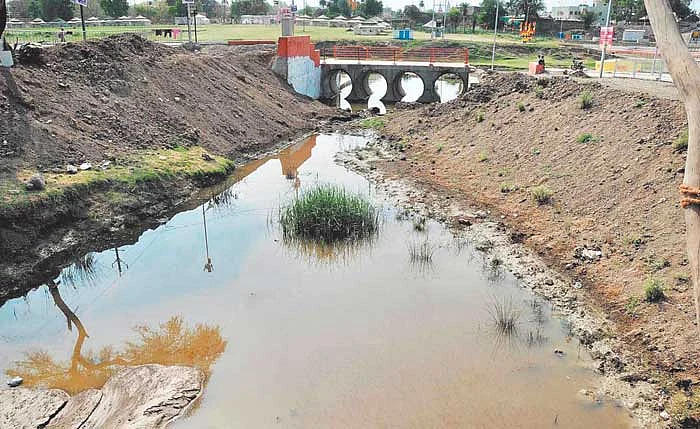 Mixing Nullah in Kshipra revealing face of Simhastha preparations