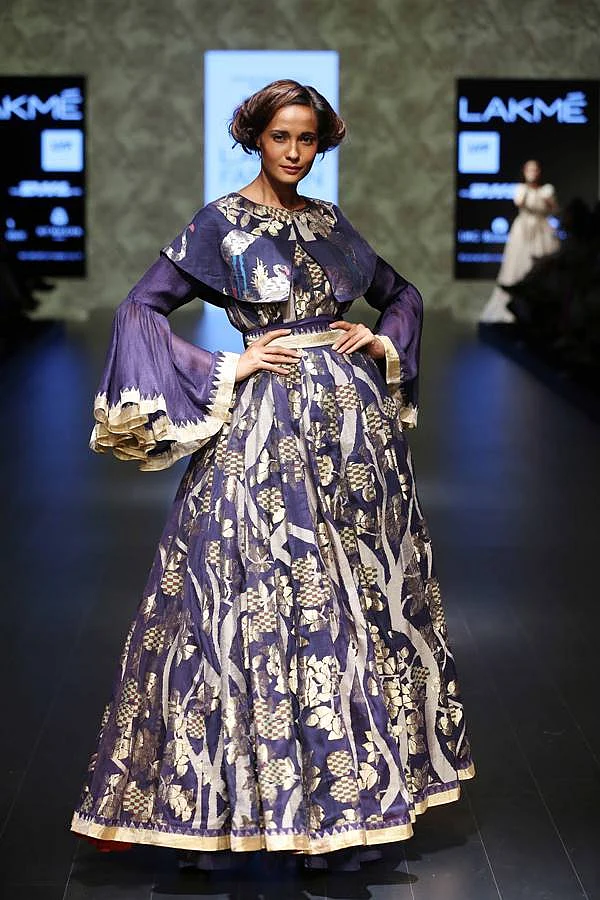 Model walks for Gaurang at LFW SR 16