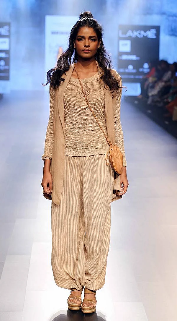 Model walks for Mrinalini at LFW SR 16