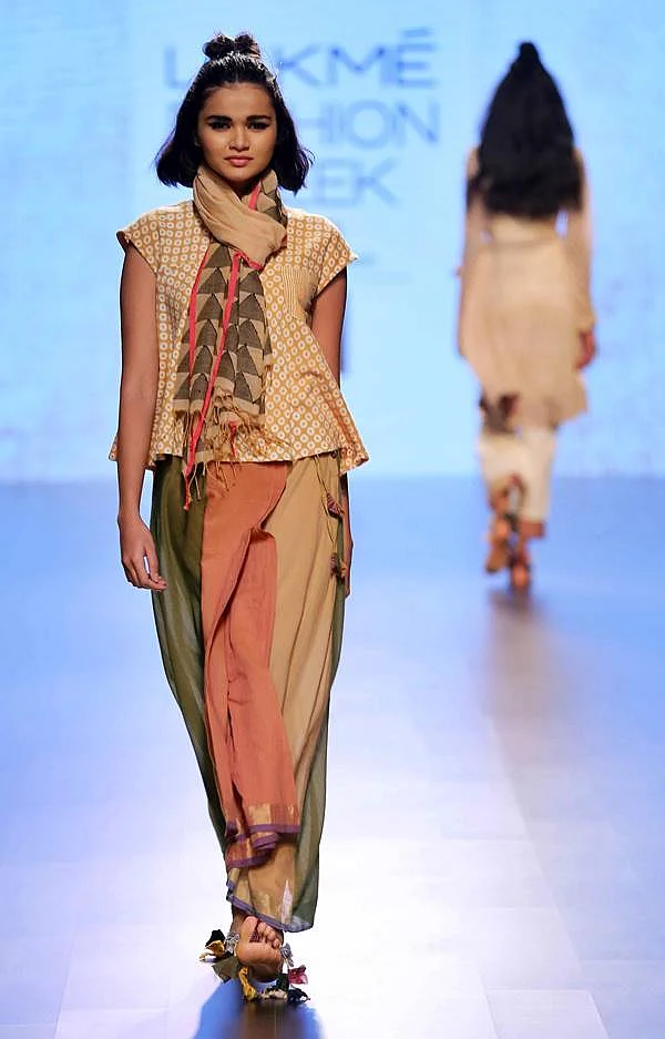 Model walks for Paromita Banerjee at LFW SR 16