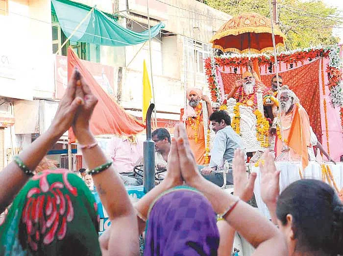 Viewers greet the saint with folded hands at Agni Akhara Peshwai. FP photo