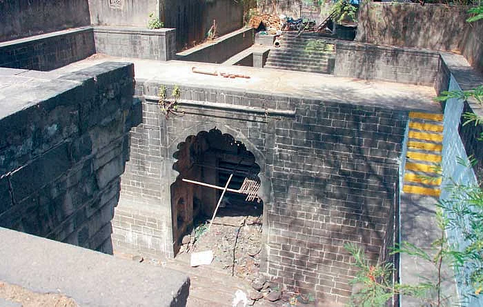 Bhoot bawdi filled with garbage, dumped by local people (Upper) Inside view of the bawdi, Photos by Pintu Namdev