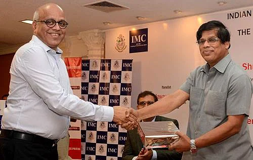 Mumbai : Ashok Karnai Director of FPJ felicited Upendra Tripathy Secretary Minister of New and Renewable Energy Government of India
