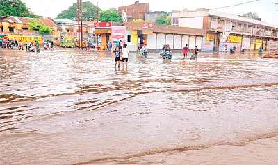 Moti Tabela Sq: A pond in rains just few metres away from collectorate