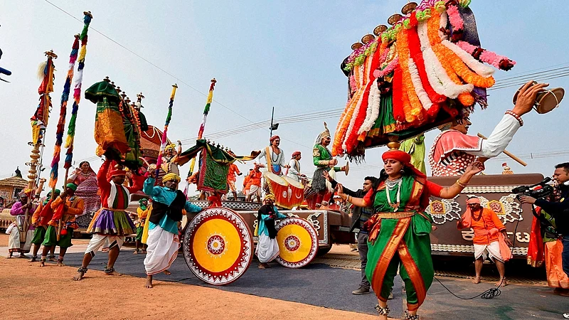 New Delhi:Tamil Nadu tableaux artists, participating in the forthcoming Republic Day function, during a press preview in New Delhi on Sunday. PTI Photo by Kamal Singh