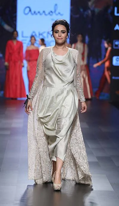 Showstopper Swara Bhaskar for Amoh by Jade at LFW SR 17