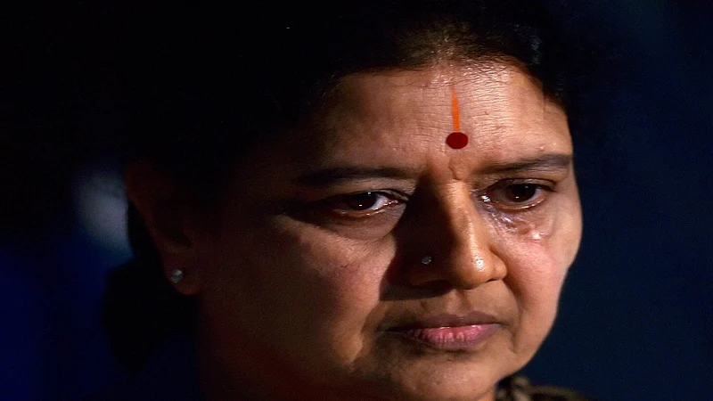 Top 5 trending stories July 13: Bribe allegations on Sasikala to bomb threat at Churchgate