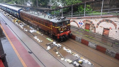 Mumbai Rains Water Logging In Many Areas Local Trains Delayed Mumbai Rains Water Logging In Many Areas Local Trains Delayed