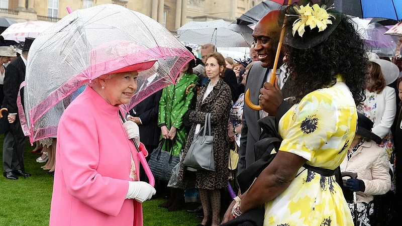 10 most fashionable umbrella moments of Queen Elizabeth