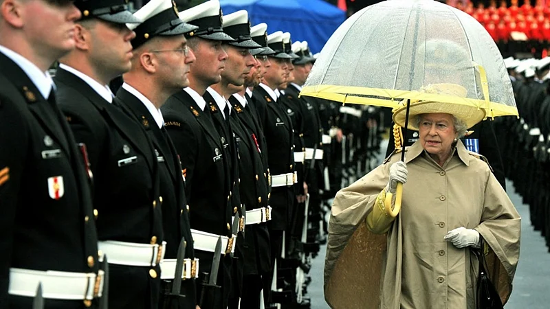 10 most fashionable umbrella moments of Queen Elizabeth