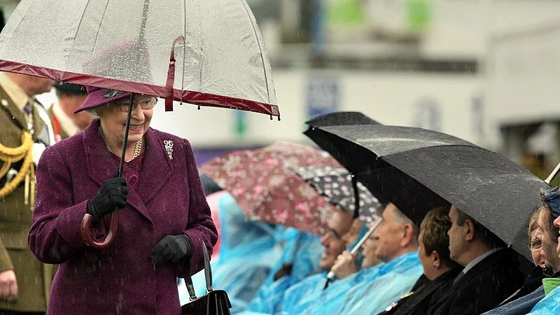 10 most fashionable umbrella moments of Queen Elizabeth