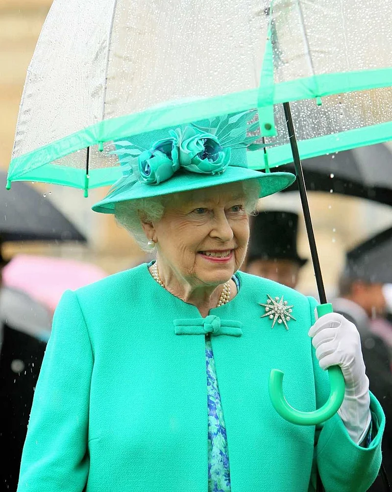 10 most fashionable umbrella moments of Queen Elizabeth