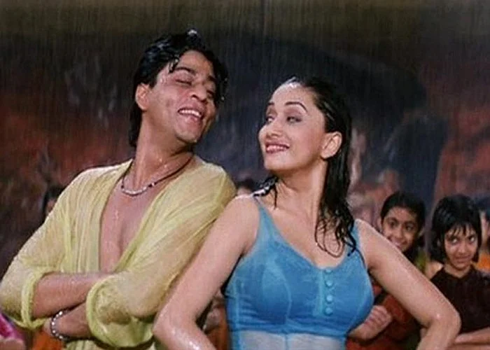 10 Bollywood divas teach you how to be SEXY in a SAREE this monsoon