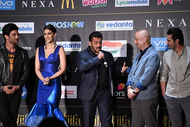Bollywood actor Salman Khan (C) speaks as Sushant Singh Rajput (L), Kriti Sanon (2L), Anupam Kher (2R) and Varun Dhawan listen during a press conference ahead of the 18th International Indian Film Academy (IIFA) Festival, in New York City July 13, 2017. / AFP PHOTO / ANGELA WEISS